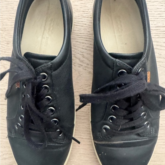 ECCO WOMEN’S SOFT SNEAKER BLACK LEATHER
Size 37 - Picture 4 of 8